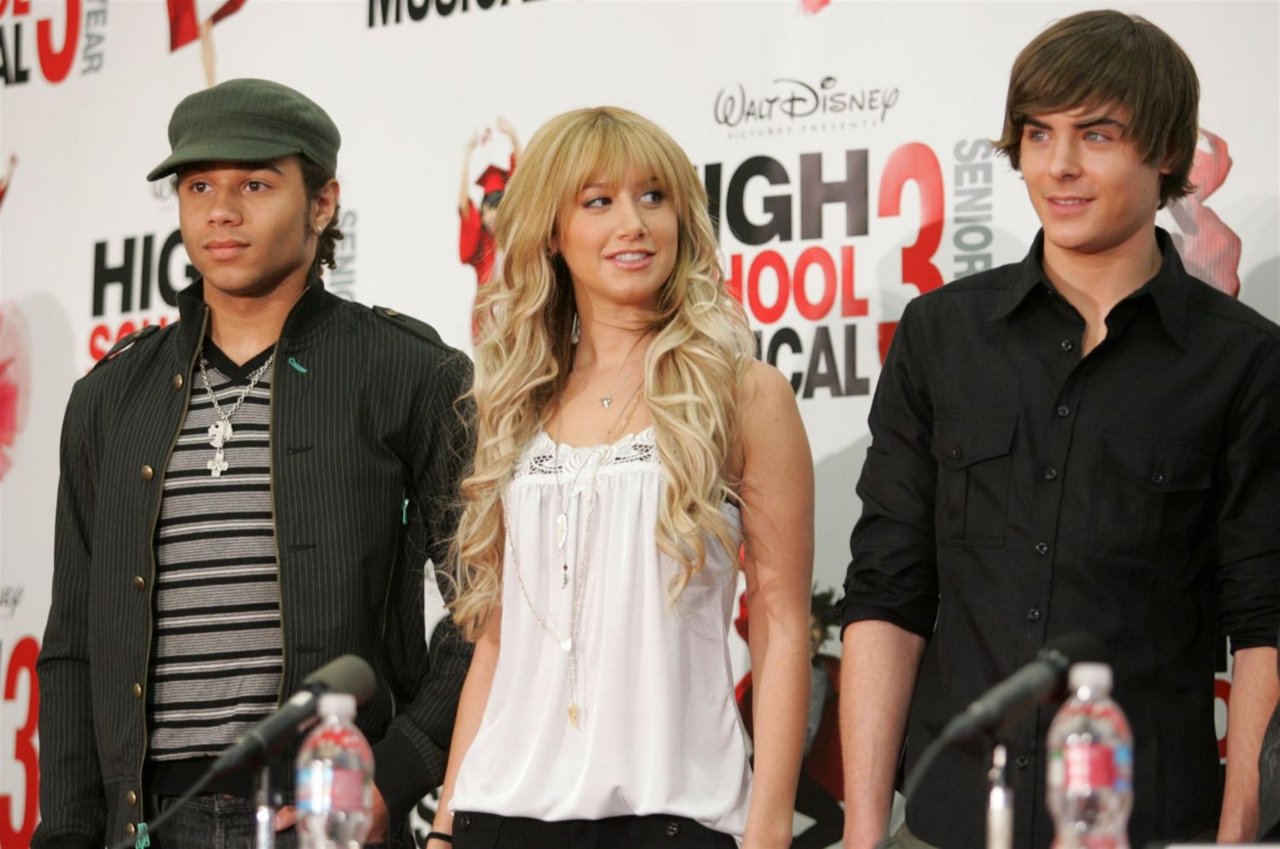 ashley tisdale at a hsm press conference-5329