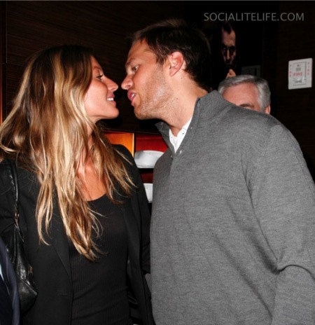 gisele bundchen and tom brady kissing. Bunchen and tom brady