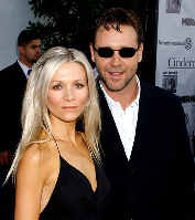 russell crowe with girlfriend-4040