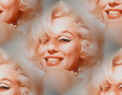 Marilyn Smile Tile